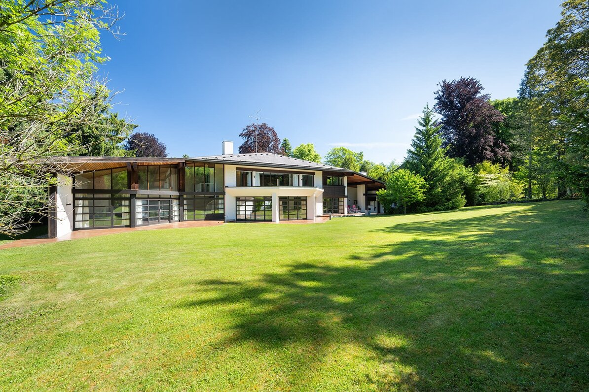 Architect-designed villa from 1982