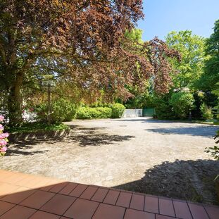 Einladender privater Vorplatz