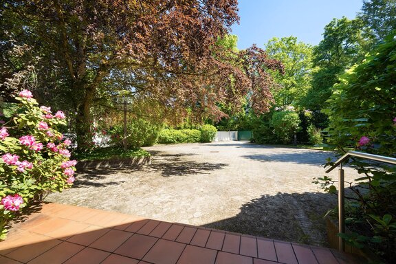 Einladender privater Vorplatz