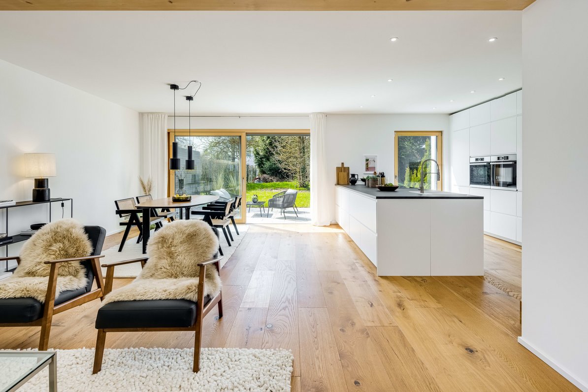 Sunny living / dining area