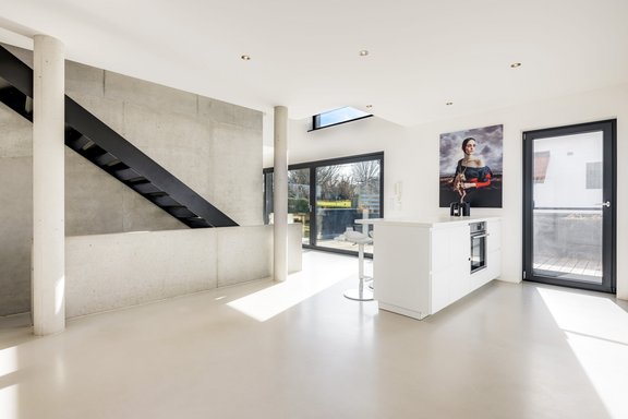 Light abundance and clean aesthetics