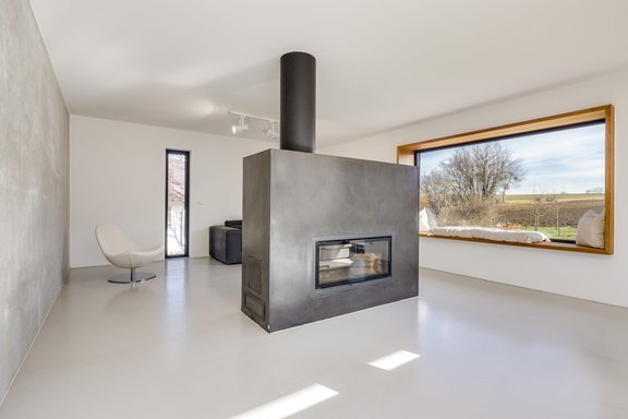 Monolithic fireplace