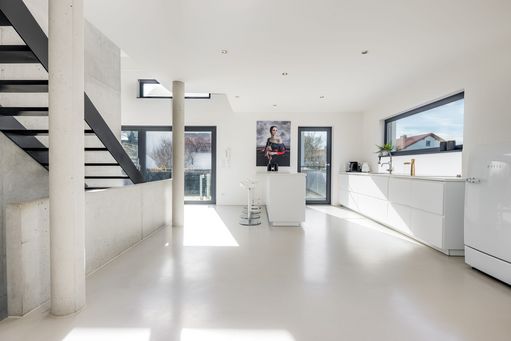 Watch video: Purist architect house from 2016 with heat pump