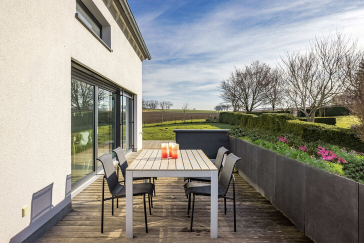 Südterrasse als Treffpunkt
