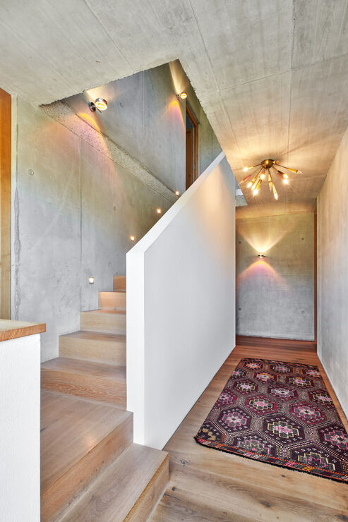 Sichtbeton und Holz