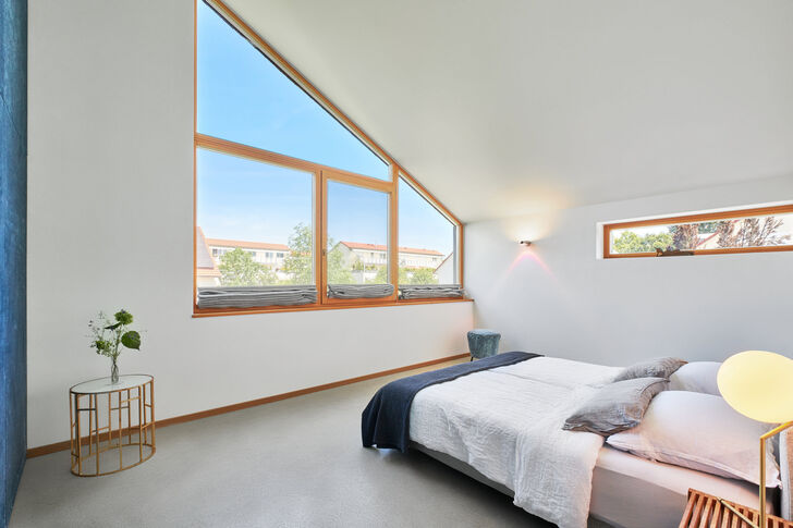 Luftiges Masterschlafzimmer