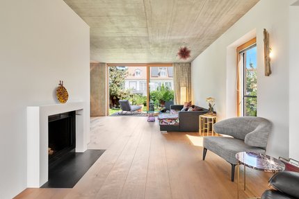 Großformatiger Kamin