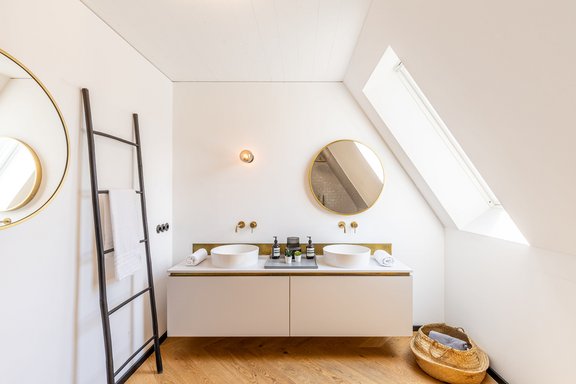 Purist bathroom design