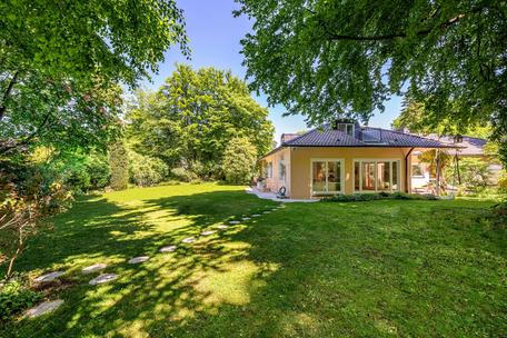 Rarität am Isarhochufer: Charmante Villenhälfte auf Parkgrundstück mit Erweiterungspotenzial