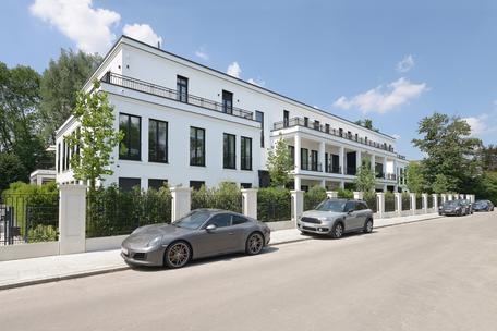 Rarität: Bel Étage-Terrassenwohnung mit exzellenter Ausstattung in Traumlage direkt am Isarufer