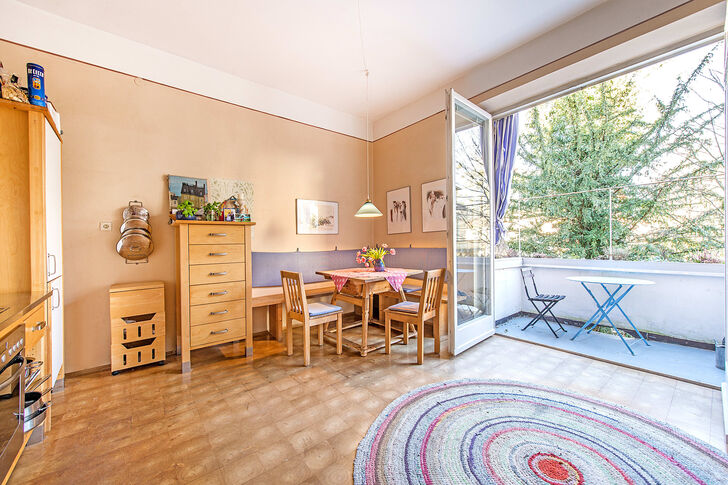 Küche mit Ostbalkon