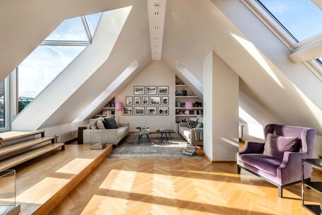 Rarity: Top floor maisonette apartment with approx. 218 m² and dream view