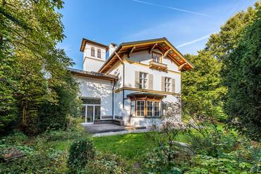 Rarity: Listed old building villa in top location