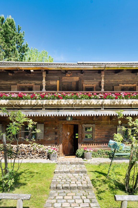 Blumengeschmückter Balkon