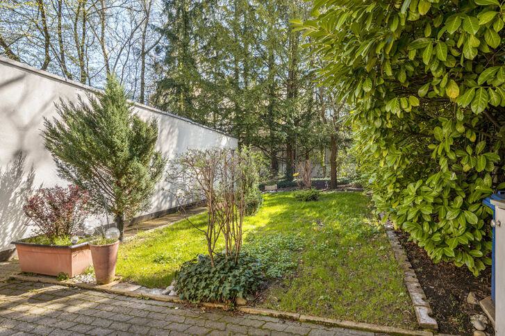 Sonniger Südwest-Garten