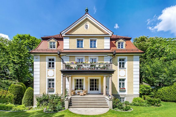 Südansicht der exquisiten historischen Villa
