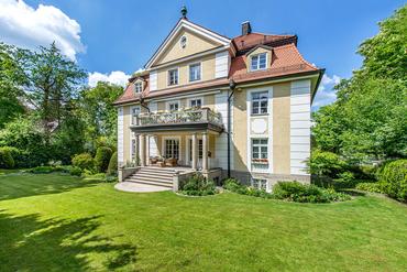 Repräsentative Villa mit prachtvollem Südgarten