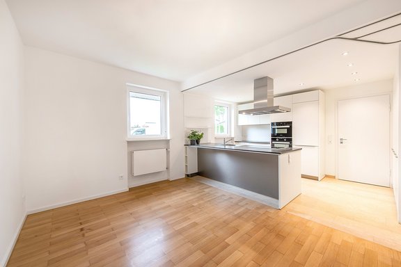 Spacious eat-in kitchen