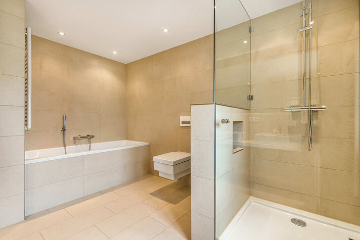 Bad mit Wanne