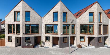 A rare find for connoisseurs: a nearly new designer townhouse in the quiet, idyllic town of Gern