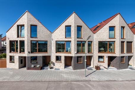 Rarität für Ästheten: Neuwertiges Design-Stadthaus im ruhigen, idyllischen Gern