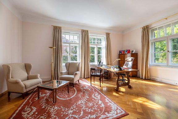 Besonders schöne Eckbüros