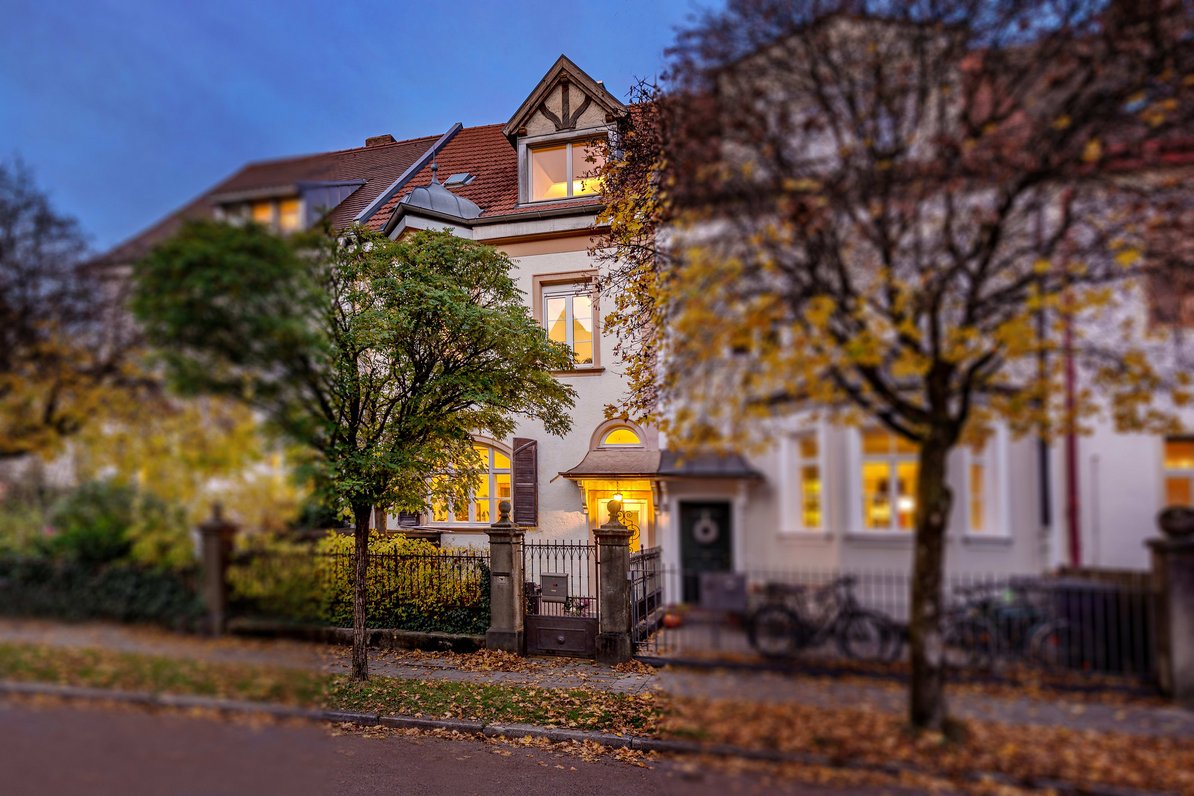 House view with autumnal evening atmosphere