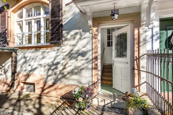 Der Eingangsbereich mit historischen Details