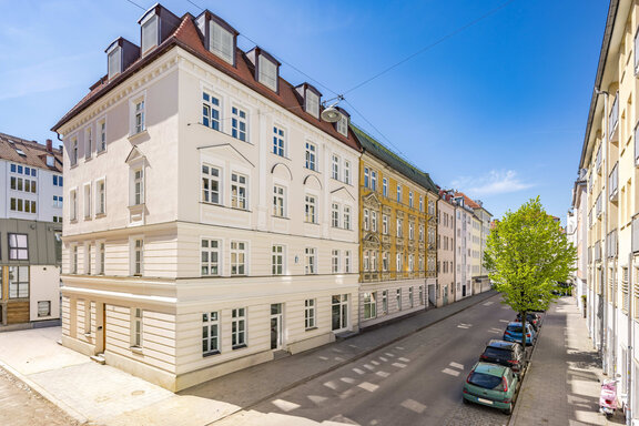 Ensemble aus Altbau & Neubau
