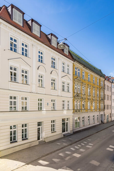 Ensemble aus Altbau & Neubau