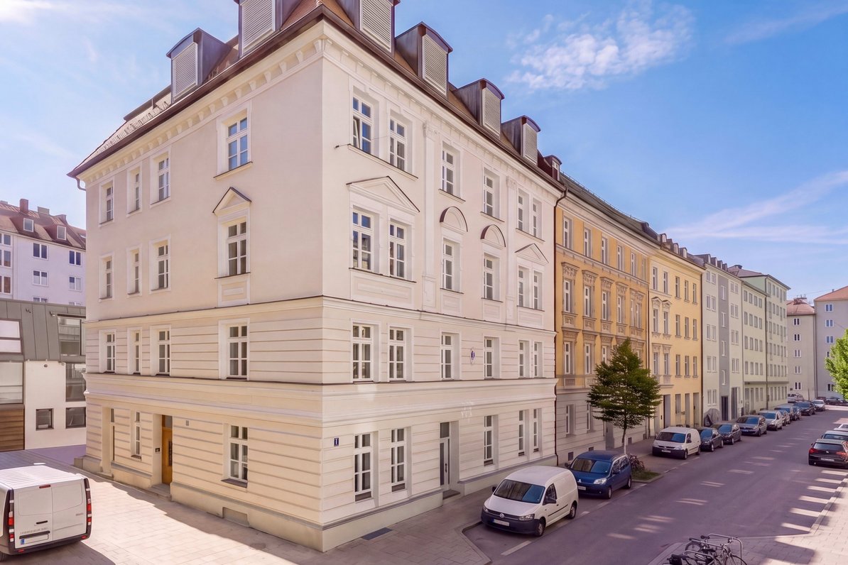 Ensemble aus Altbau & Neubau (teilvisualisiert)