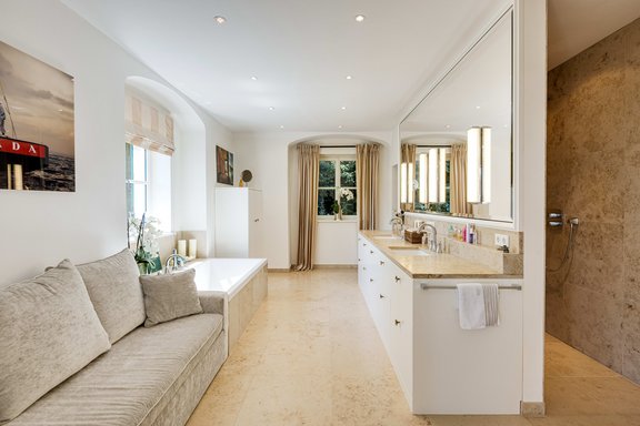 Masterbad mit Stil und Komfort