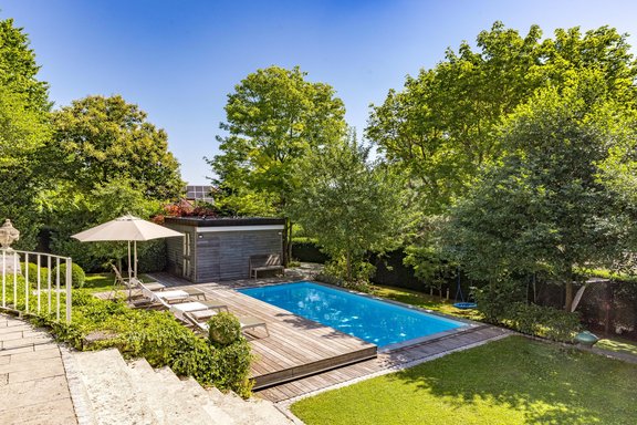 Poolvergnügen im Grünen