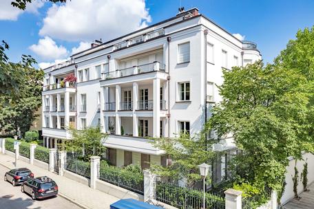 Rarität im „Montgelas Park”: Edle Highend-Gartenwohnung mit ca. 327 m²