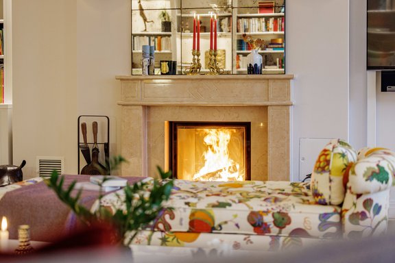 Kamin mit Marmor-Maske