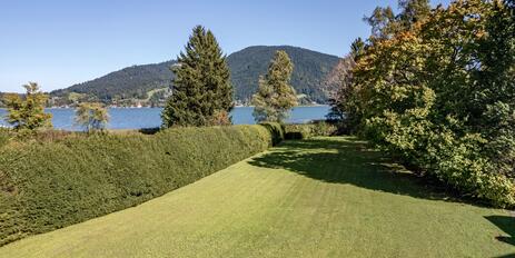 A Rare Find in the First Row: An Unobstructed Lot of 3,271 m² with Approved Villa Plans