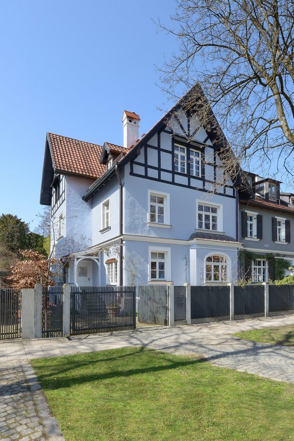 Das Eckhaus liegt in einer der schönsten Straßen von Nymphenburg/Gern