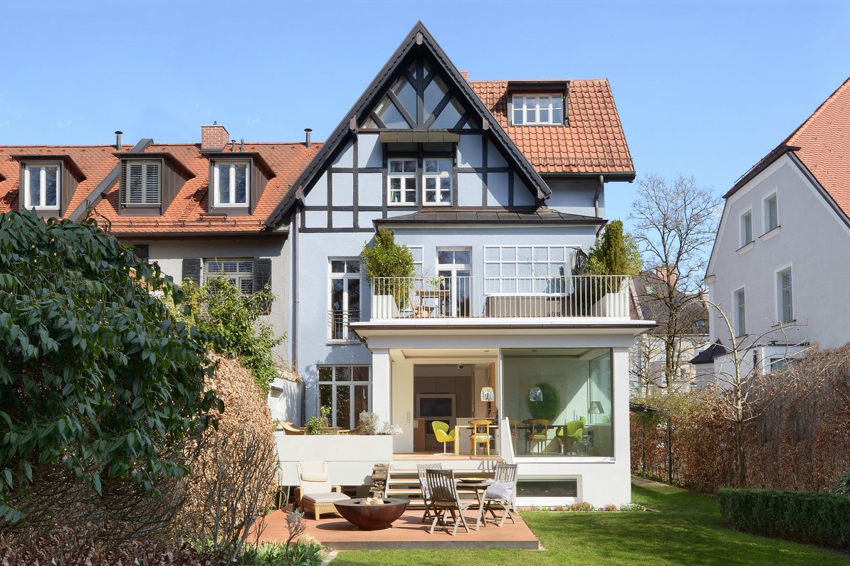 City villa from 1893 with modern winter garden