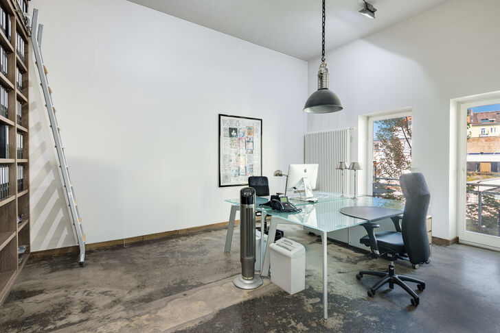 Einzelbüro mit Balkonzugang