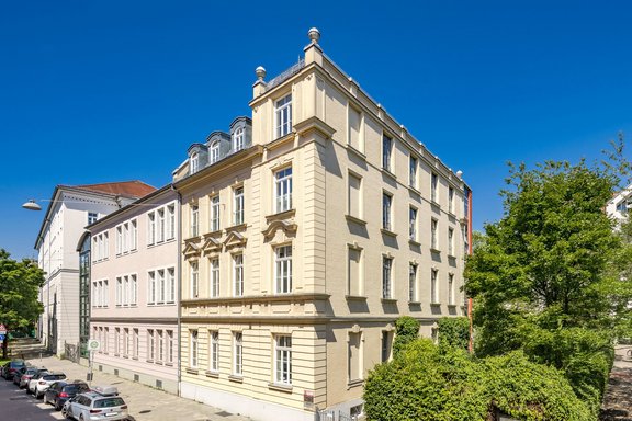 Imposantes Eckgebäude