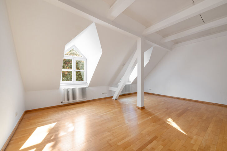 Studio-Raum im Dachgeschoss