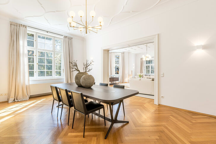 Geräumiges Esszimmer