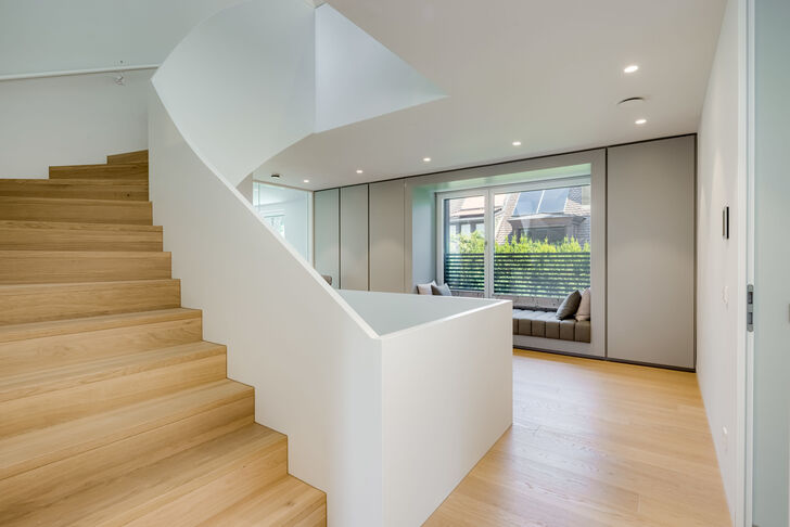 Treppenhaus mit Blick in die Stockwerke