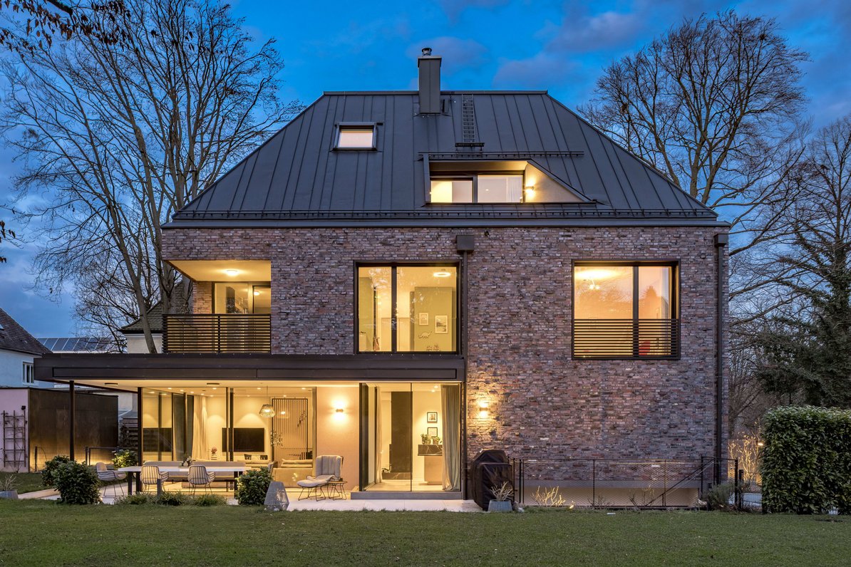 Architekten-Villa in Abendstimmung