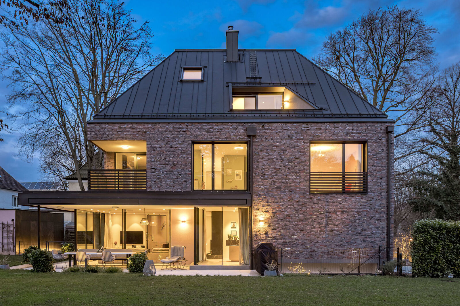 Architekten-Villa in Abendstimmung