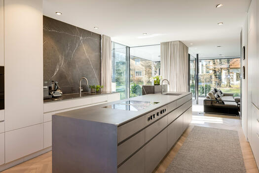 Richly detailed and functional eat-in kitchen