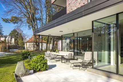 Teilüberdachte Terrasse