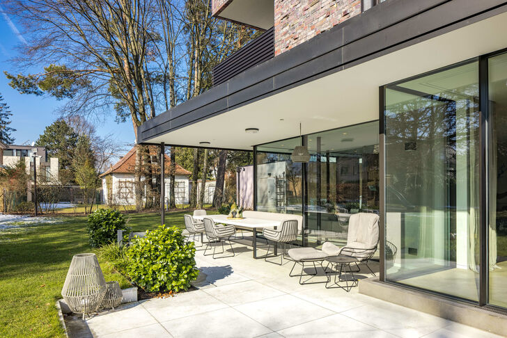 Teilüberdachte Terrasse