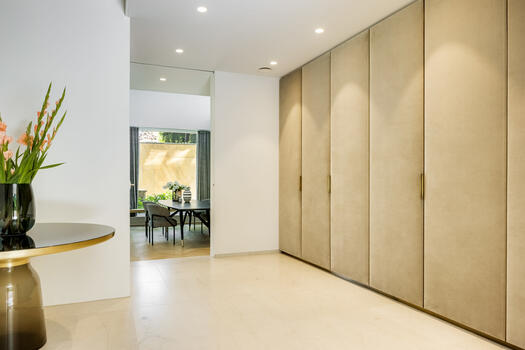 Already the entrance inspires with excellent equipment