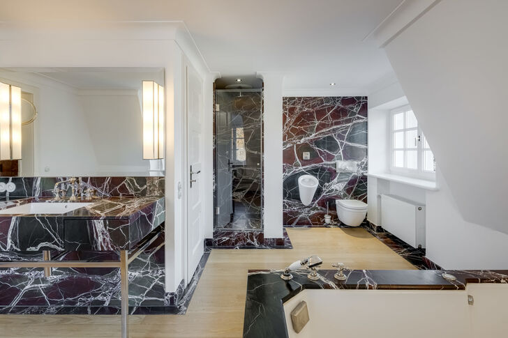 Badezimmer im Dachgeschoss